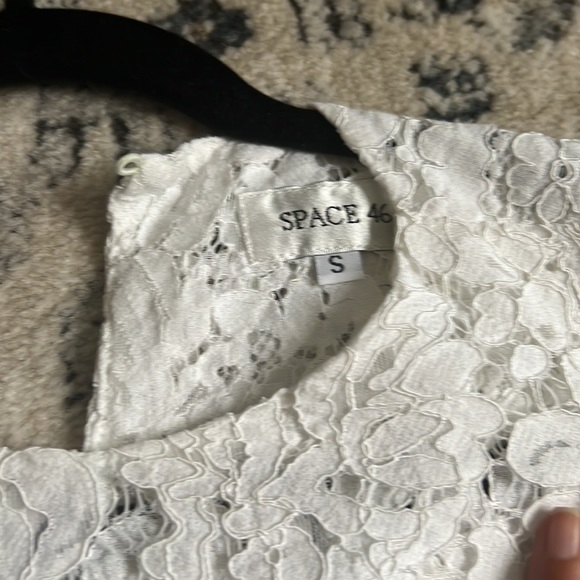 White Lace top - Picture 3 of 5